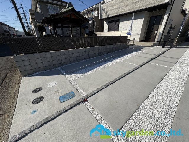 藤沢市亀井野12期　新築戸建　全3棟1号棟の駐車場|車種により２台駐車可