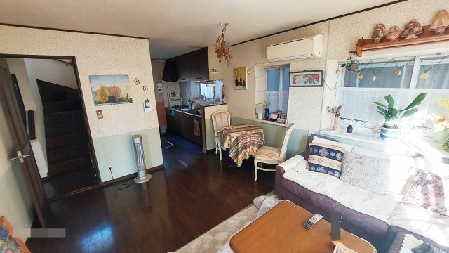 白岡市西10丁目　中古戸建の居間・リビング|12/18撮影済み