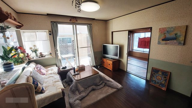 白岡市西10丁目　中古戸建の居間・リビング|12/18撮影済み