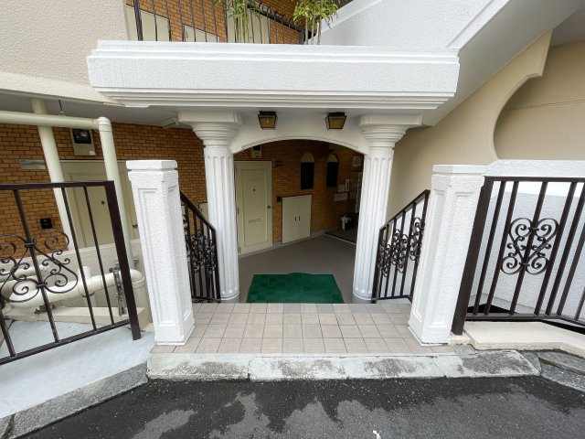 キャッスルマンション荒木町のエントランス