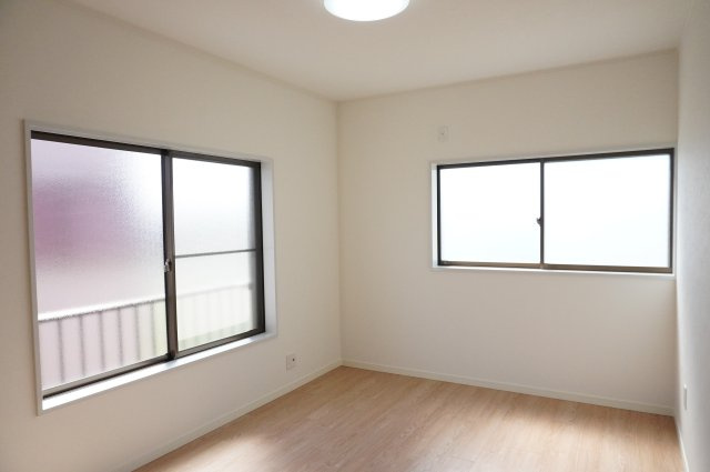 草加市中根3丁目 中古戸建の洋室|6帖（南側）