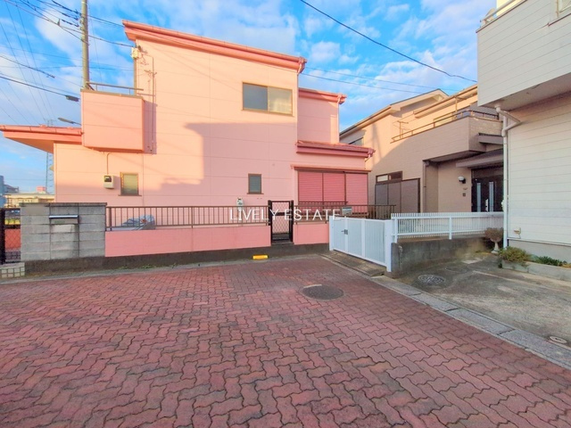 草加市中根3丁目 中古戸建の前面道路含む現地写真