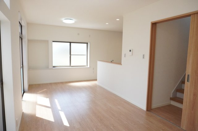草加市中根3丁目 中古戸建の居間・リビング