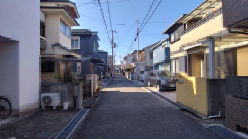 尼崎市南塚口町　中古戸建の前面道路含む現地写真
