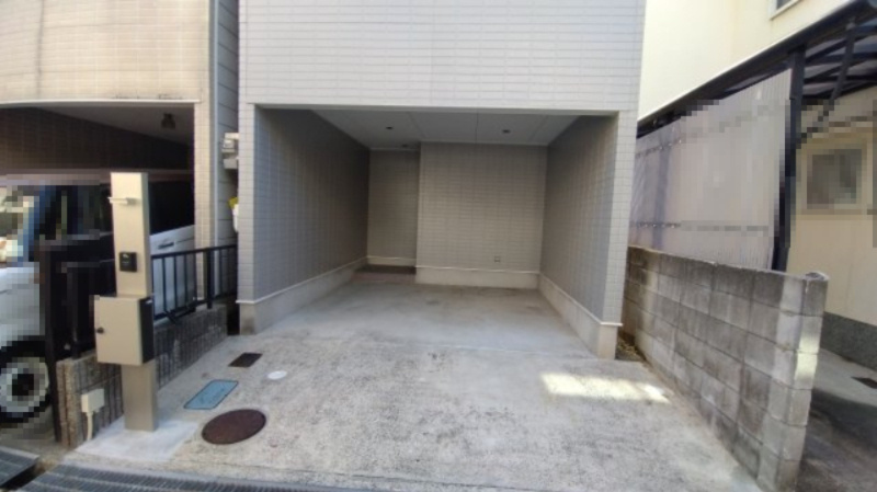 尼崎市南塚口町　中古戸建の駐車場