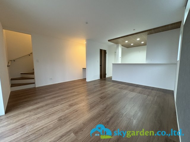 藤沢市亀井野12期　新築戸建　全3棟3号棟の居間・リビング