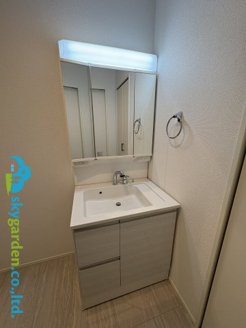 藤沢市亀井野12期　新築戸建　全3棟3号棟の独立洗面台|独立洗面化粧台付き