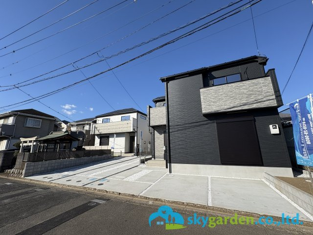 藤沢市亀井野12期　新築戸建　全3棟3号棟の前面道路含む現地写真