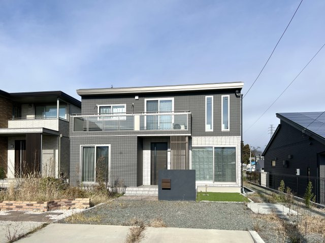 【中古戸建】北群馬郡吉岡町大字上野田の外観|■外観｜土日のご見学はもちろん、平日・夜間のご案内も大歓迎です♪「今から見たい」や「仕事終わりに見たい」にもご対応できますのでお気軽にお問い合わせください♪