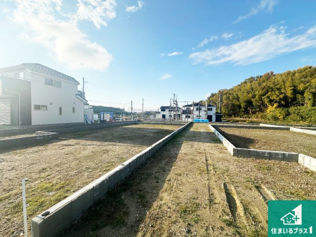 木津川市城山台　新築一戸建ての外観|周辺は落ち着いた街並みの住宅地！子育てがしやすい住環境です！まだ未完成ですが、現地でしかわからない事もございます。是非一度ご覧ください。