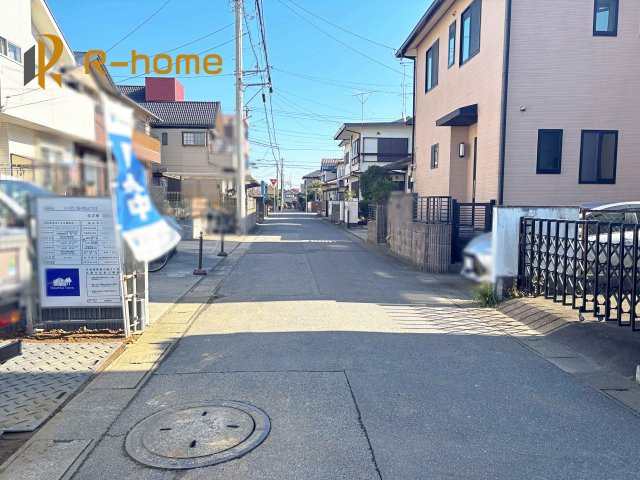 我孫子市青山台4丁目　新築戸建て　A号棟の前面道路含む現地写真|『今から見たい！』大歓迎です♪
お気軽にＲ－ｈomeまでお問い合わせください。