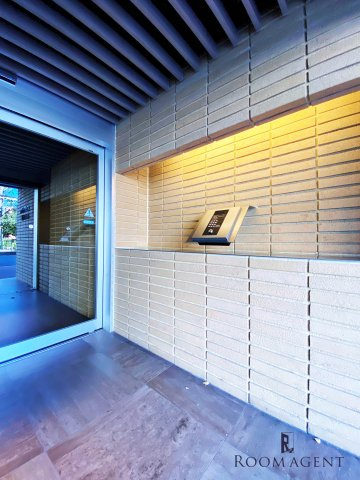 コレクション名駅III のエントランス