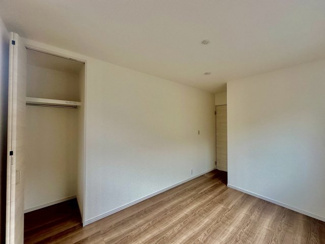 【前面道路含む現地写真】 | 大野台５丁目　新築分譲住宅　全２区画 | 全室収納有！家族の思い出も大切に保管出来て嬉しいですね♪収納場所に困らず綺麗な室内を保てそうですね！