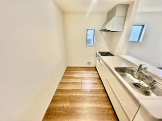 【外観】 | 大野台５丁目　新築分譲住宅　全２区画 | 【浴室乾燥機付いてます】一坪以上の浴室でのびのび一日の疲れを癒して下さいね！浴室に窓が付いているので、換気ができて湿気やカビ防止になりますよ♪