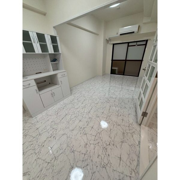 大正メゾンの居間・リビング