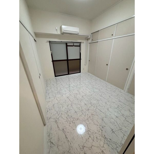 大正メゾンの洋室