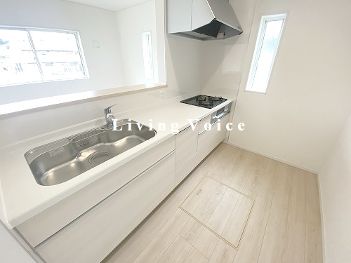 【居間・リビング】 | 【仲介手数料０円】秦野市室町第2　新築一戸建て　全2棟 | 秦野市室町第2　新築一戸建て　全2棟