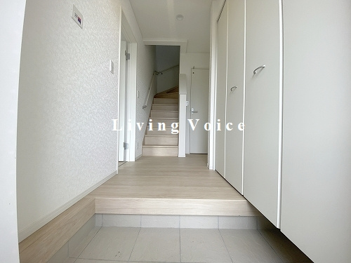 【玄関】 | 【仲介手数料０円】秦野市室町第2　新築一戸建て　全2棟 | 秦野市室町第2　新築一戸建て　全2棟