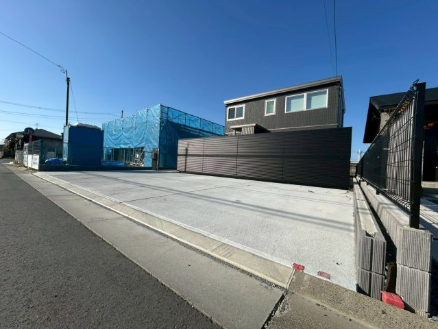 水戸市住吉町　中古戸建の前面道路含む現地写真