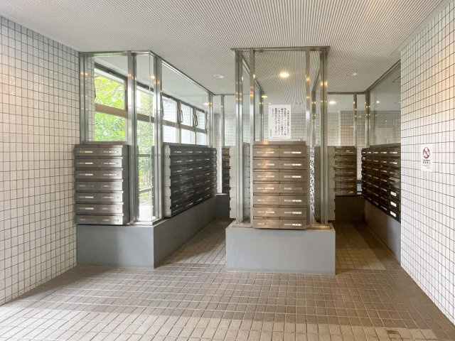 西小山タワーホウムズセントラルタワーのエントランス