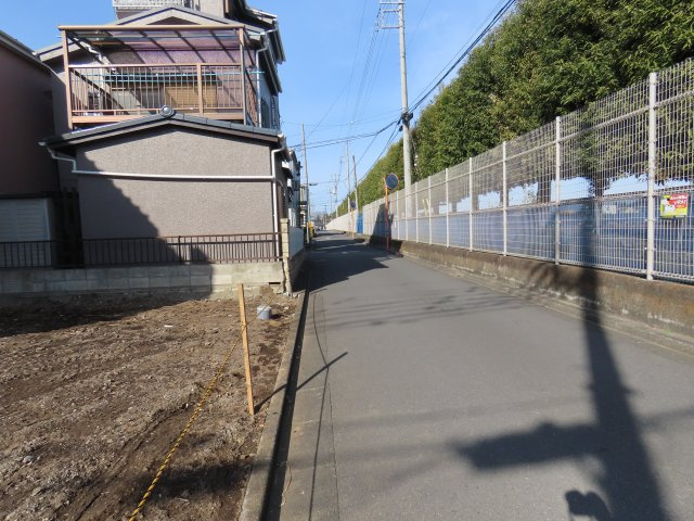 鶴ヶ島市鶴ヶ丘売地の前面道路含む現地写真