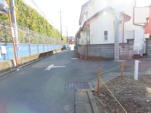 鶴ヶ島市鶴ヶ丘売地の前面道路含む現地写真