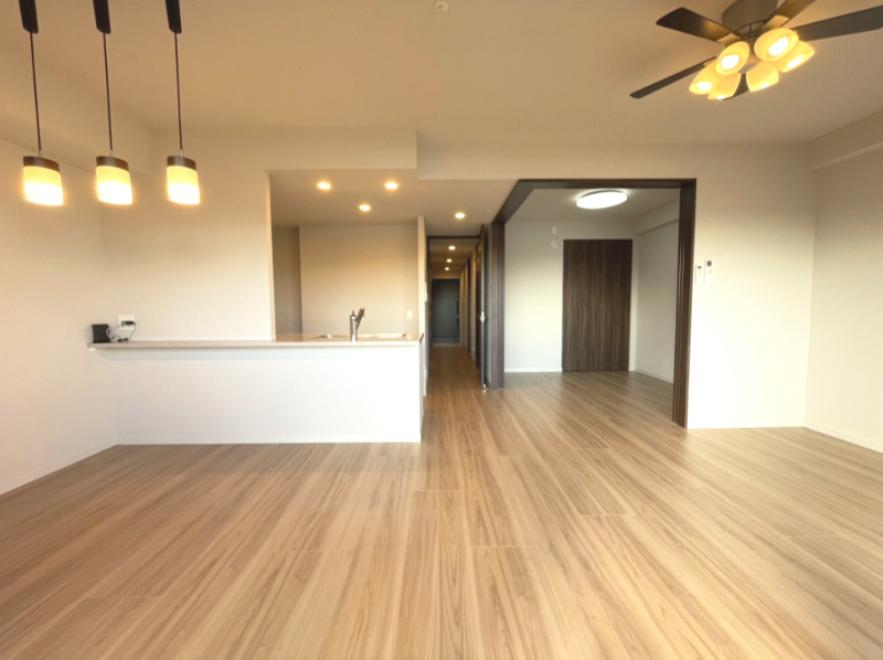 ブランシエラ鹿児島の居間・リビング|南東向きのLDKは日当たり良好です。
