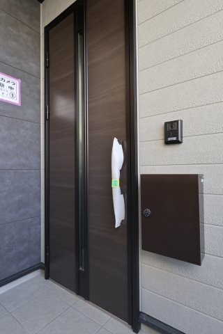 《仲介手数料無料》南区大字太田窪2695-8新築一戸建てLIGAREの玄関