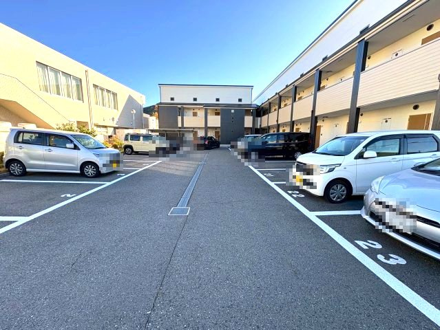 フローラ河内長野の駐車場