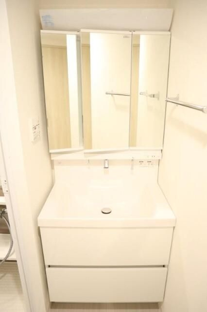 ＭＥＩＮ　ＳＣＨＬＯＳＳ　三河島の独立洗面台