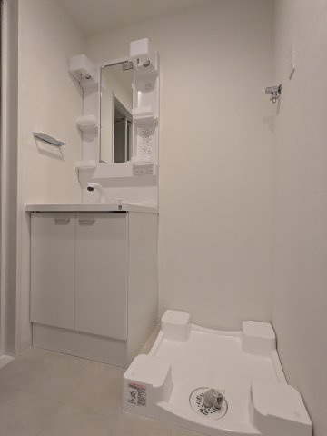 ケイディーエックスレジデンス原木中山の洗面所