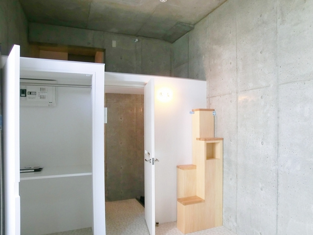 コエル第三ビルの寝室|かなりの収納力です☆