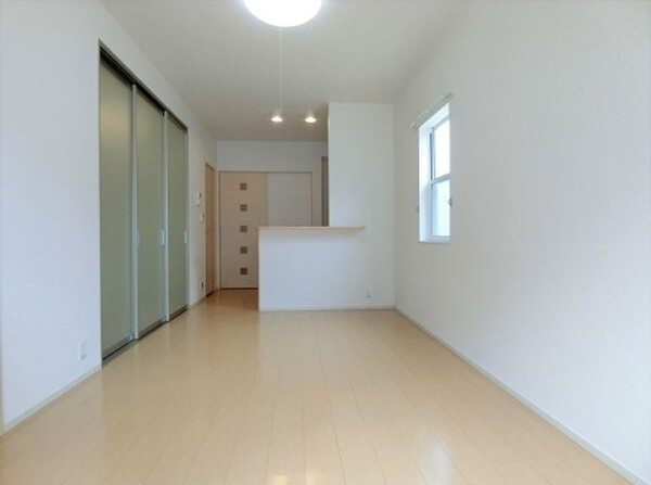 ベルコート【キャッシュバック対象物件】の居間・リビング|ゆったりとした居間です