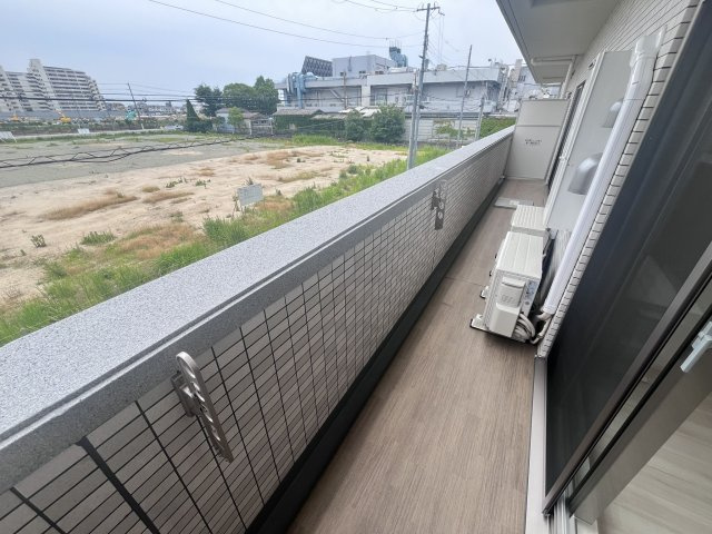 【バルコニー】 | プレジオ西宮北口 | 広々としたバルコニーです