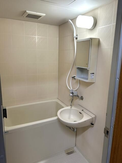 りばーじゅ飯島の浴室