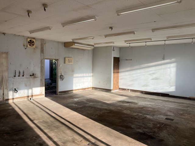 印場元町４丁目店舗の駐車場