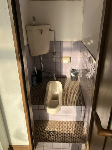 印場元町４丁目店舗の玄関