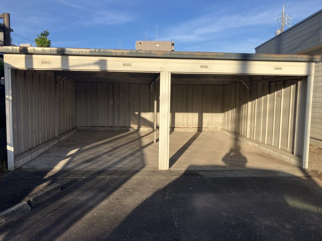 印場元町４丁目店舗の駐車場