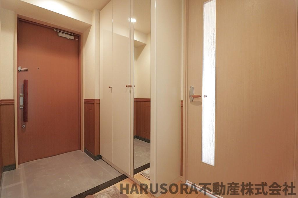 くずはタワーシティT棟の玄関