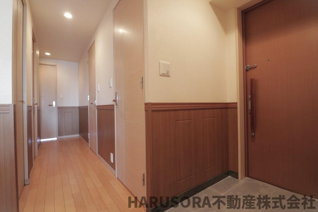 くずはタワーシティT棟の玄関