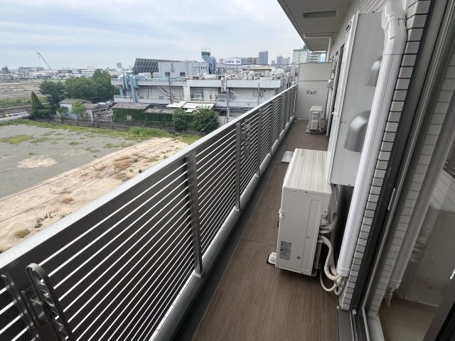 【バルコニー】 | プレジオ西宮北口 | 開放的で明るい空間を演出してくれるバルコニーです