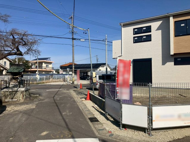 ブルーミングガーデン　江南市島宮町巡見　全２区画分譲の前面道路含む現地写真|「現地（2025年12月16日）撮影」　
■前面道路　
■ヤマダ不動産　株式会社リライフ