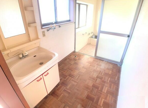 大網白里市南横川　平屋中古戸建の独立洗面台|敷地約145坪 ３LDK平屋建 バーベキュー・家庭菜・ドックランが可能です。車3台可 閑静な分譲地内
