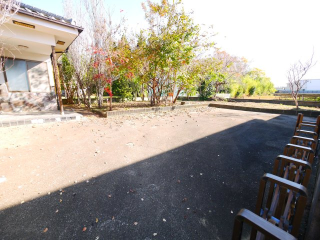 大網白里市南横川　平屋中古戸建の庭|敷地約145坪 ３LDK平屋建 バーベキュー・家庭菜・ドックランが可能です。車3台可 閑静な分譲地内