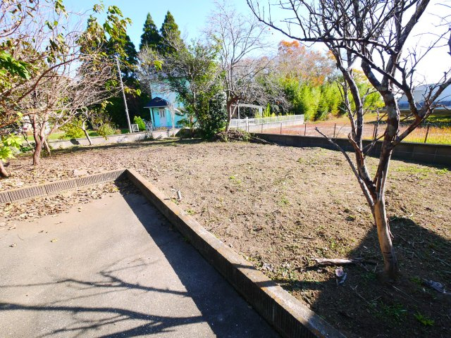 大網白里市南横川　平屋中古戸建の庭|敷地約145坪 ３LDK平屋建 バーベキュー・家庭菜・ドックランが可能です。車3台可 閑静な分譲地内