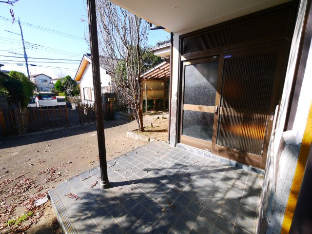 大網白里市南横川　平屋中古戸建の玄関|敷地約145坪 ３LDK平屋建 バーベキュー・家庭菜・ドックランが可能です。車3台可 閑静な分譲地内