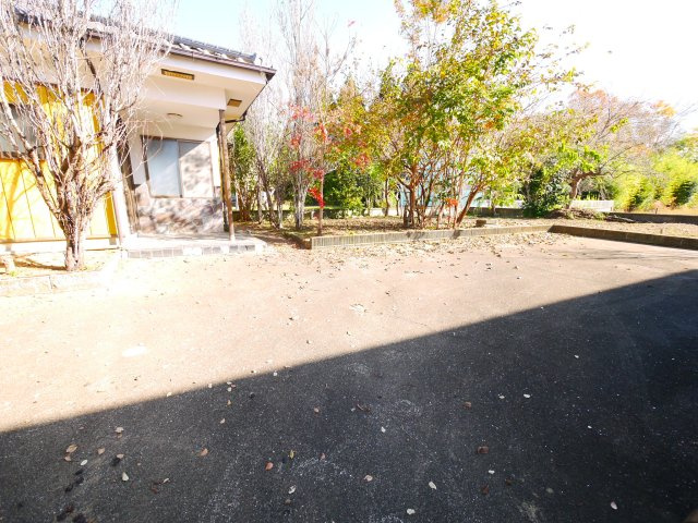大網白里市南横川　平屋中古戸建の庭|敷地約145坪 ３LDK平屋建 バーベキュー・家庭菜・ドックランが可能です。車3台可 閑静な分譲地内