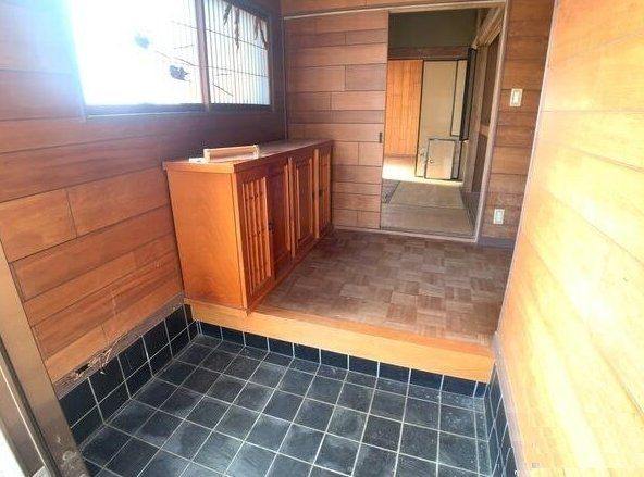 大網白里市南横川　平屋中古戸建の玄関|敷地約145坪 ３LDK平屋建 バーベキュー・家庭菜・ドックランが可能です。車3台可 閑静な分譲地内
