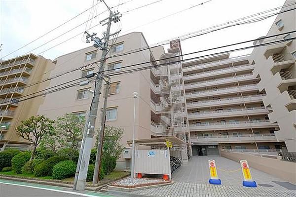 緑地公園コーポラスの外観