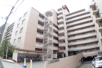 緑地公園コーポラスの外観